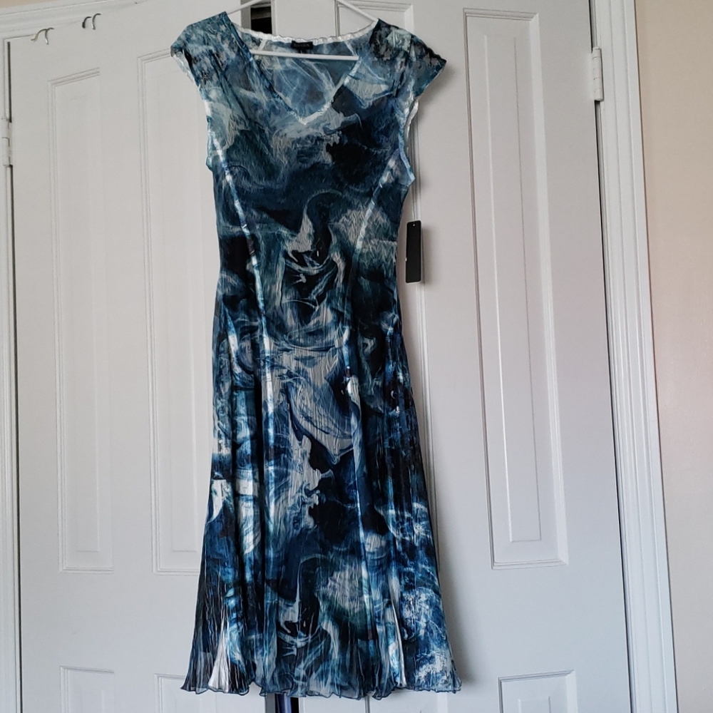 NWT Lovely Komarov Midi Dress